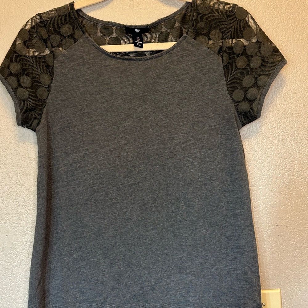 GAP Gray Top with Lace Short Sleeves Casual Crew Neck Sz S